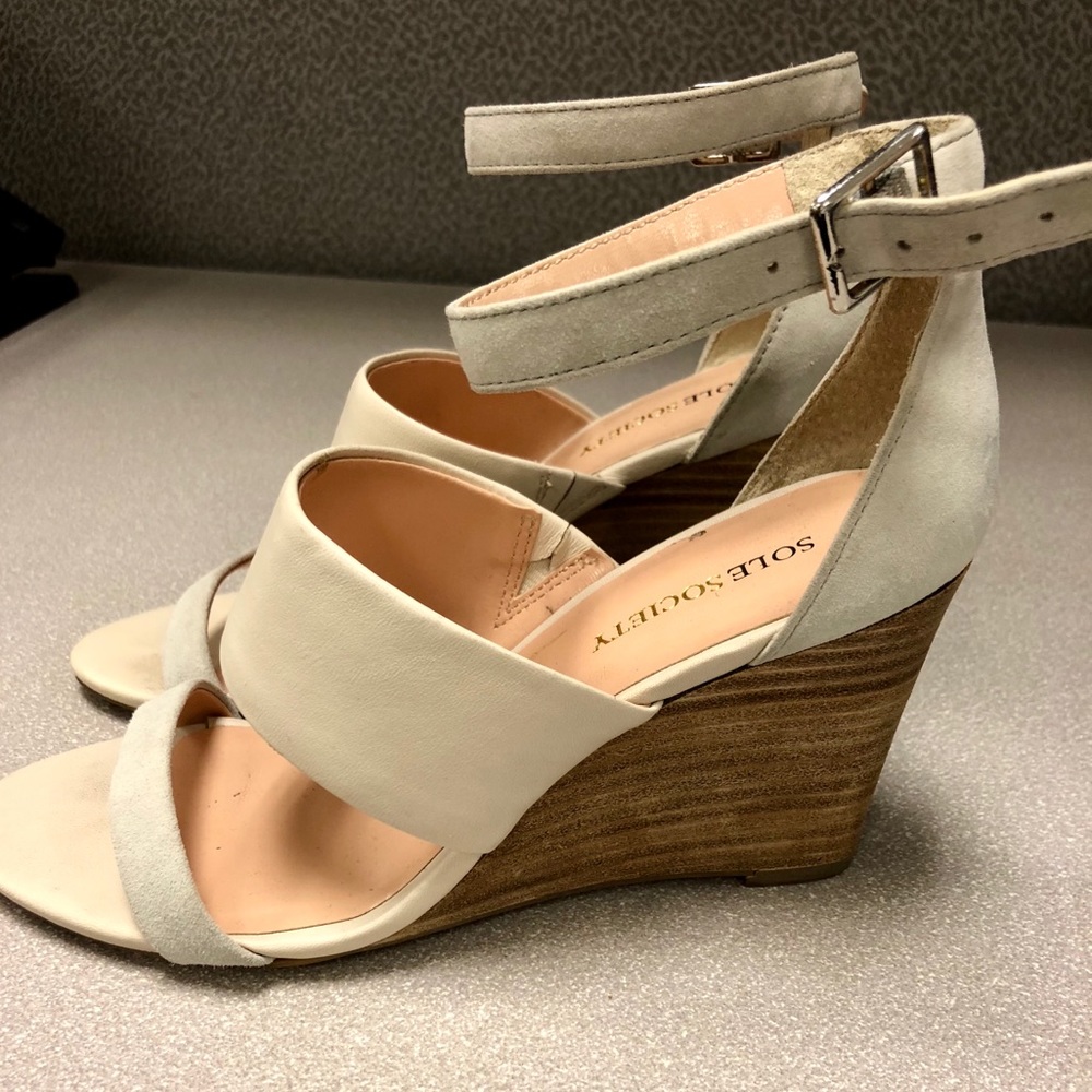 Sole society cream wedges size 6.5